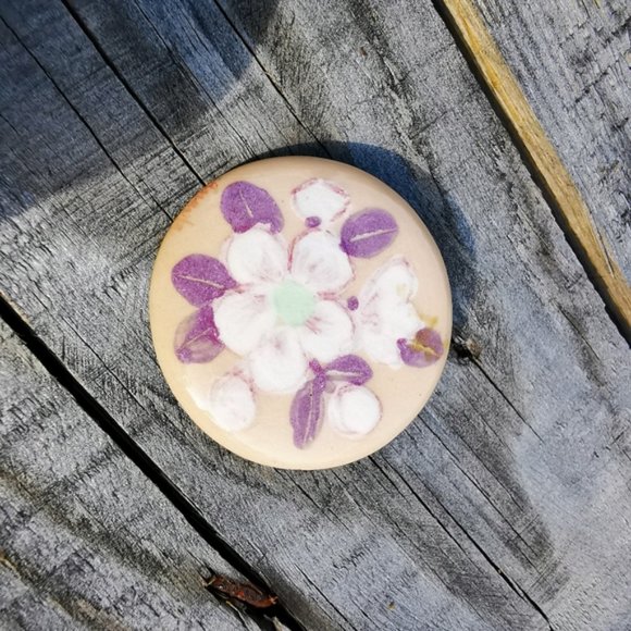 Vintage Signed Hand-painted Ceramic Round Floral Brooch - Picture 8 of 9